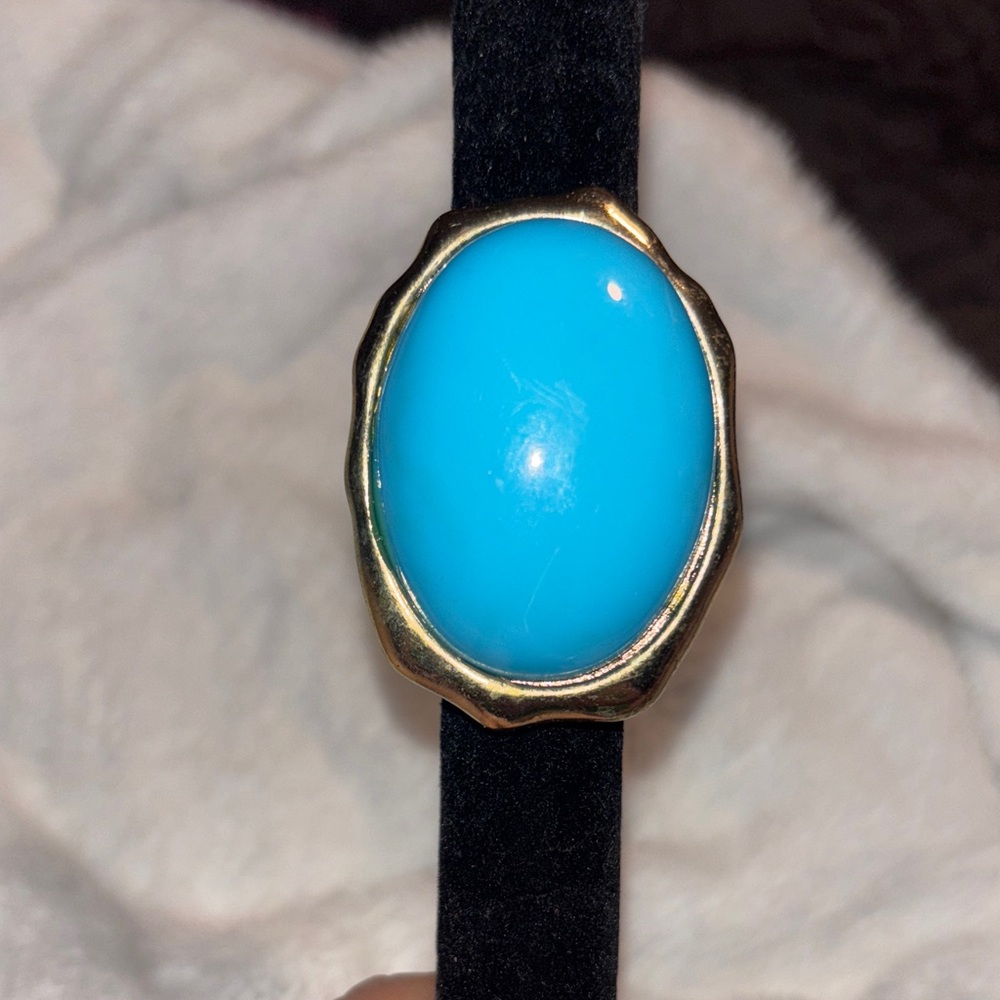 Turquoise Oval Stretch Ring with Gold Trim